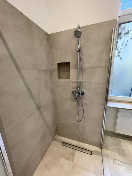 City-Center-Apartment Hip Area, Big & New Wina Bagian luar foto
