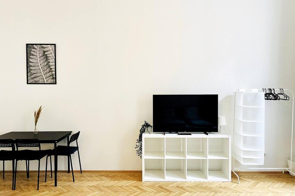 City-Center-Apartment Hip Area, Big & New Wina Bagian luar foto